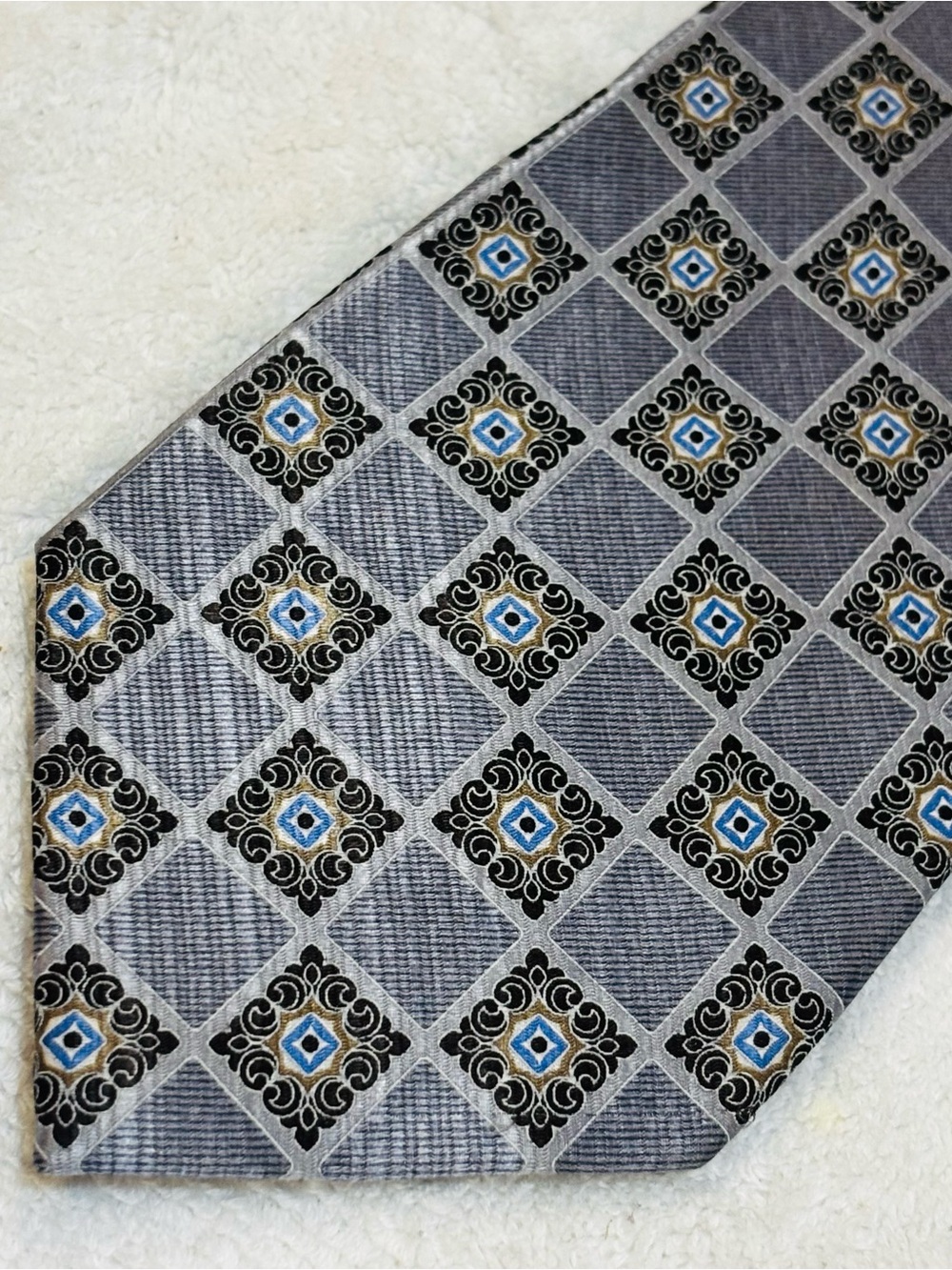 Brand New Stylish Tie By JoS A. Bank (Executive Collection)